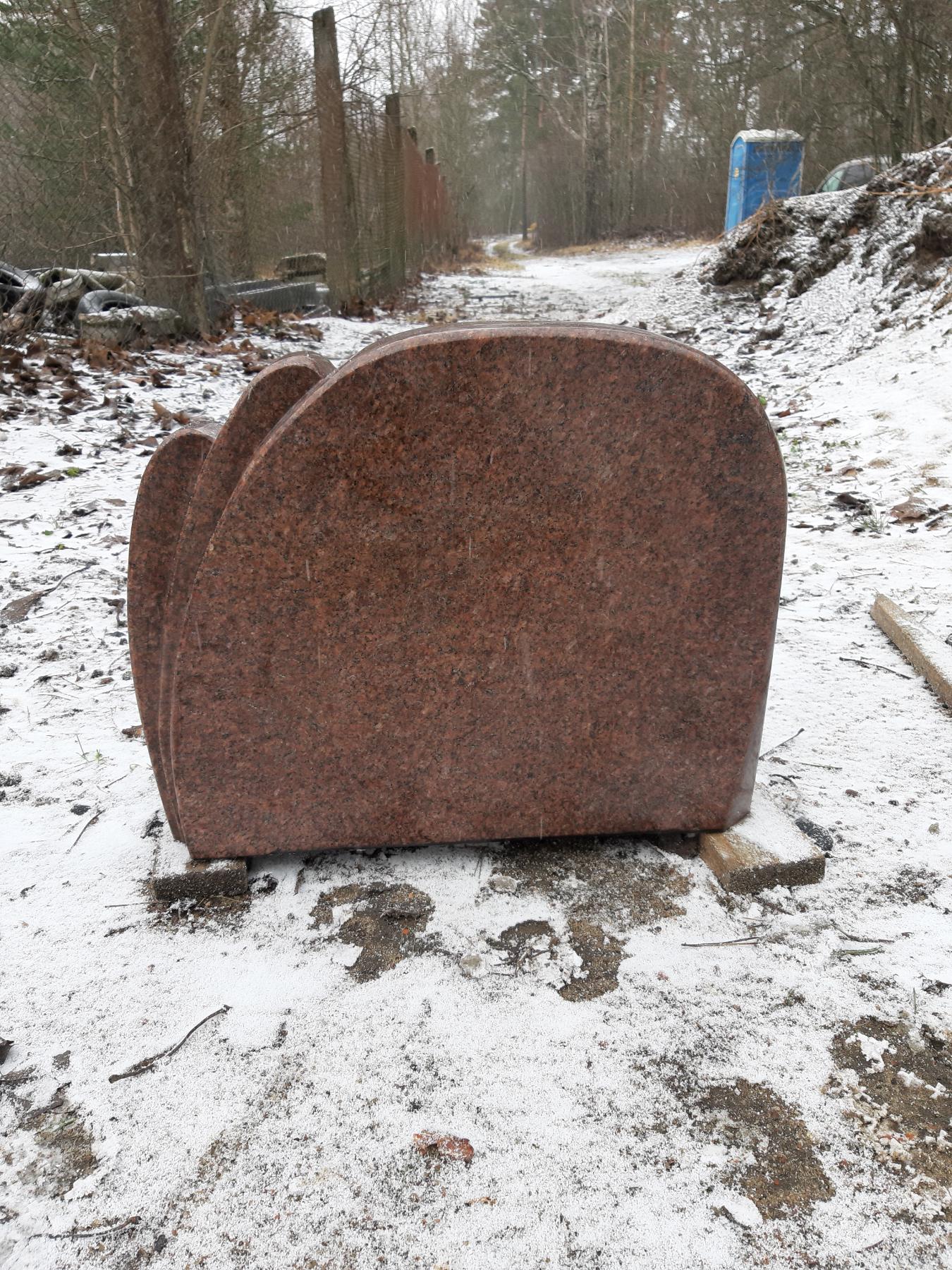 Valmis punasest graniidist hauakivi - Artego Kivi